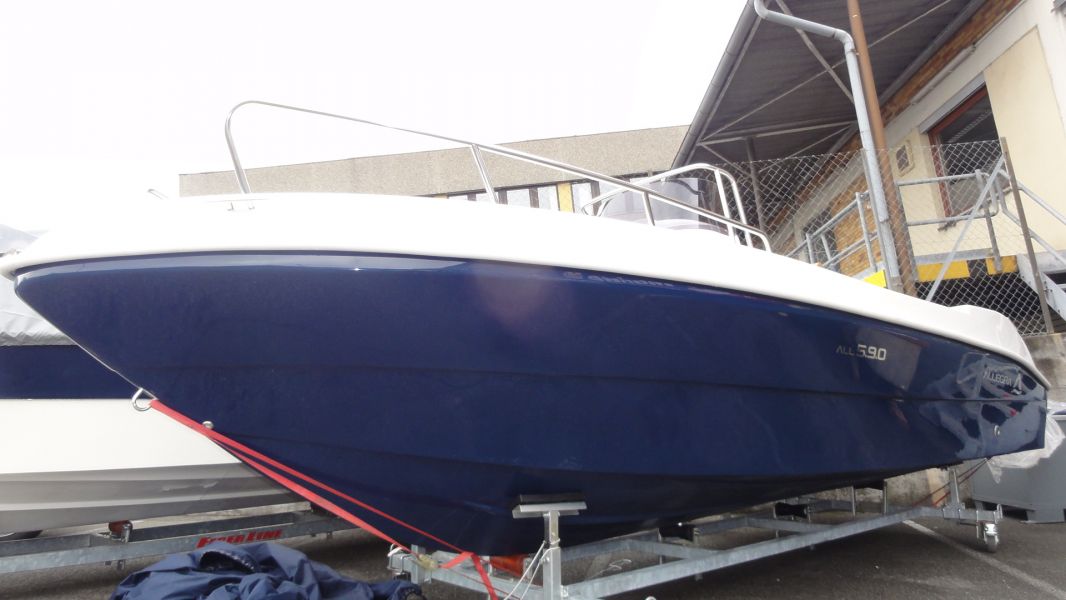 Konsolenboot Neu 5.90m x 2.38m