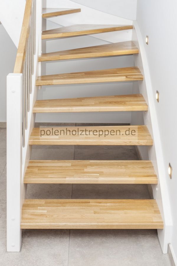 Treppe aus Polen / Wangentreppe / Massivholztreppe aus Polen