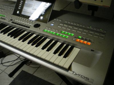 Yamaha Tyros3 und Lautsprecherset inkl. 150 Midi-Files