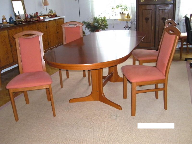 Esszimmertisch-oval mit 4 Sthlen
