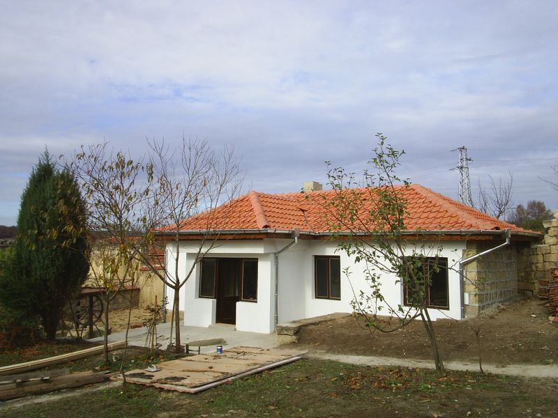 Bulgarien -2 Einfamilienhuser - 1x Euro 10000- 1x 42000