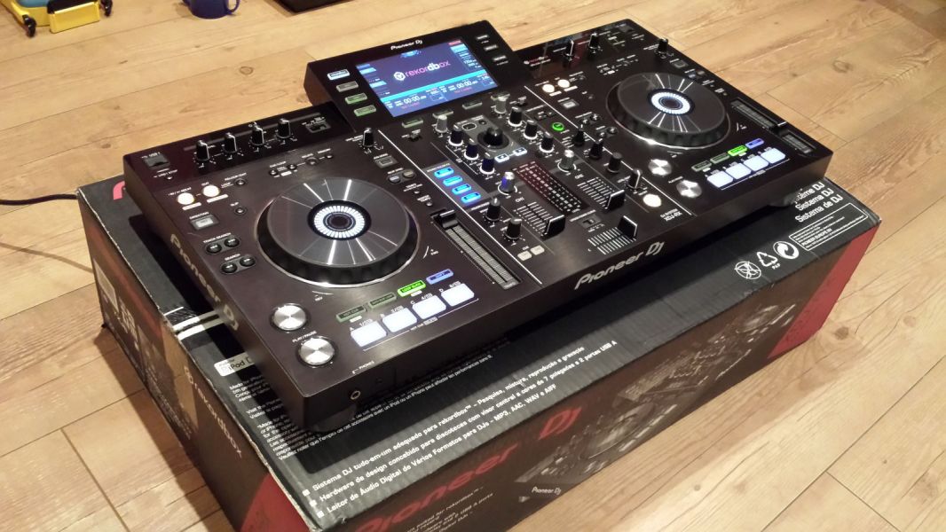 Pioneer DDJ-SX2 DJ Controller 600 Euro/Pioneer XDJ-RX 900 Euro