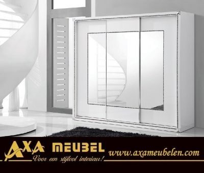 Schlafzimmer Hochglanz Weiß mit Swarovski Steinen AXA Moebel Schlafzimmer Hochglanz Weiß mit Swarovski Steinen AXA Moebel